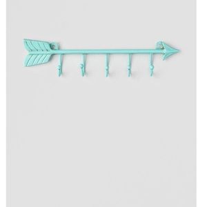 Francesca’s Wall mounted arrow with 5 hooks